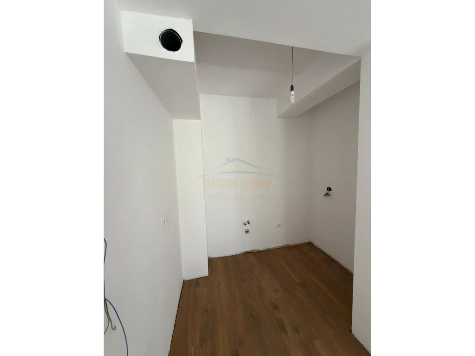 Tirane, shitet apartament 3+1+Ballkon Kati 5, 132 m² 237.000 € 