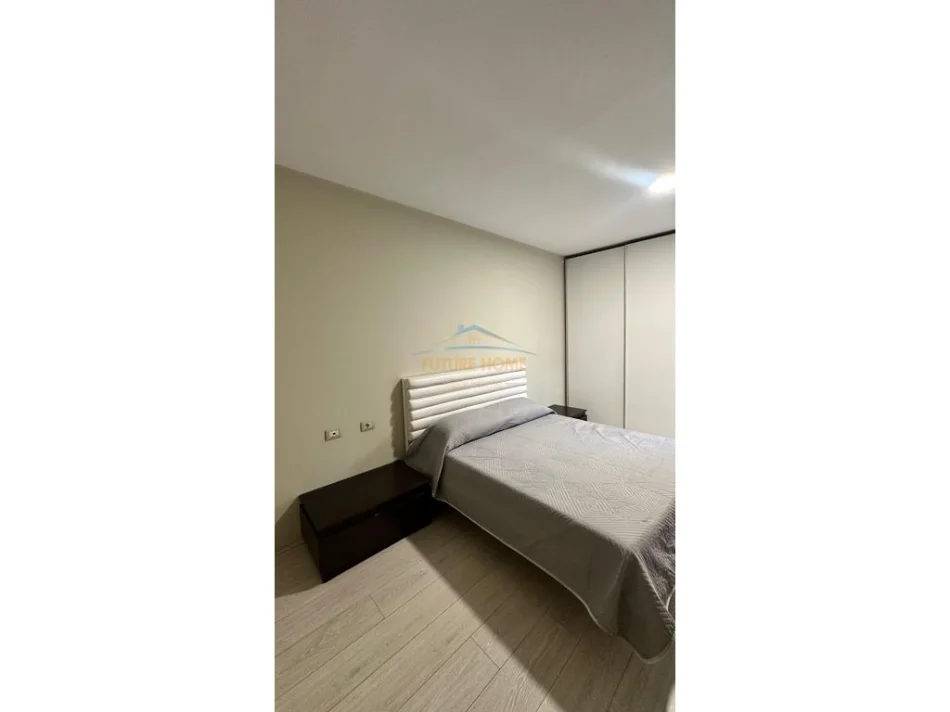 Tirane, jepet me qera apartament 2+1+Ballkon Kati 1, 97 m² 750 € (Selite)