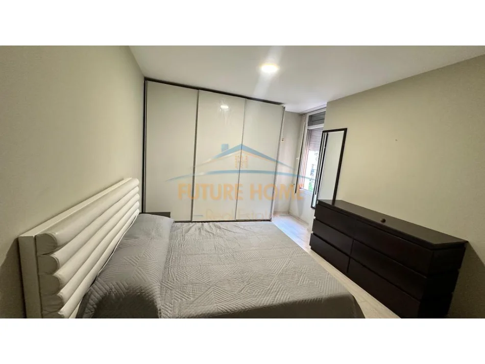 Tirane, jepet me qera apartament 2+1 , 97 m² 750 € (Selite)