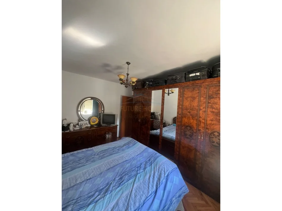 Tirane, shitet apartament 3+1+Ballkon Kati 3, 85 m² 185.000 € (Stacioni i Trenit)