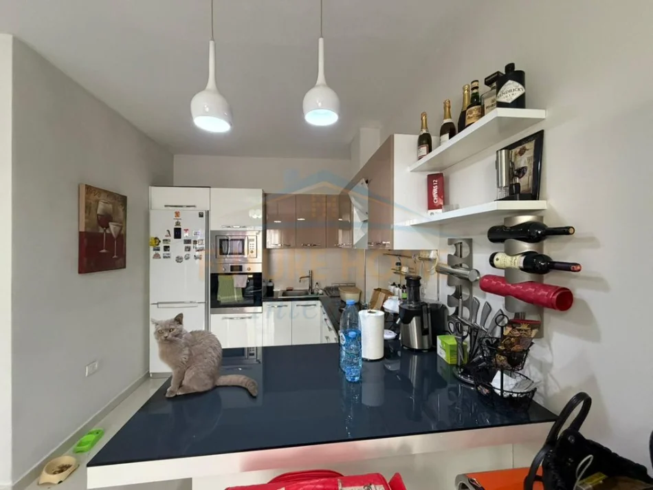 Tirane, shitet apartament 1+1 Kati 3, 65 m² 123.000 € (Unaza e Re, pranë Bar Santanna)