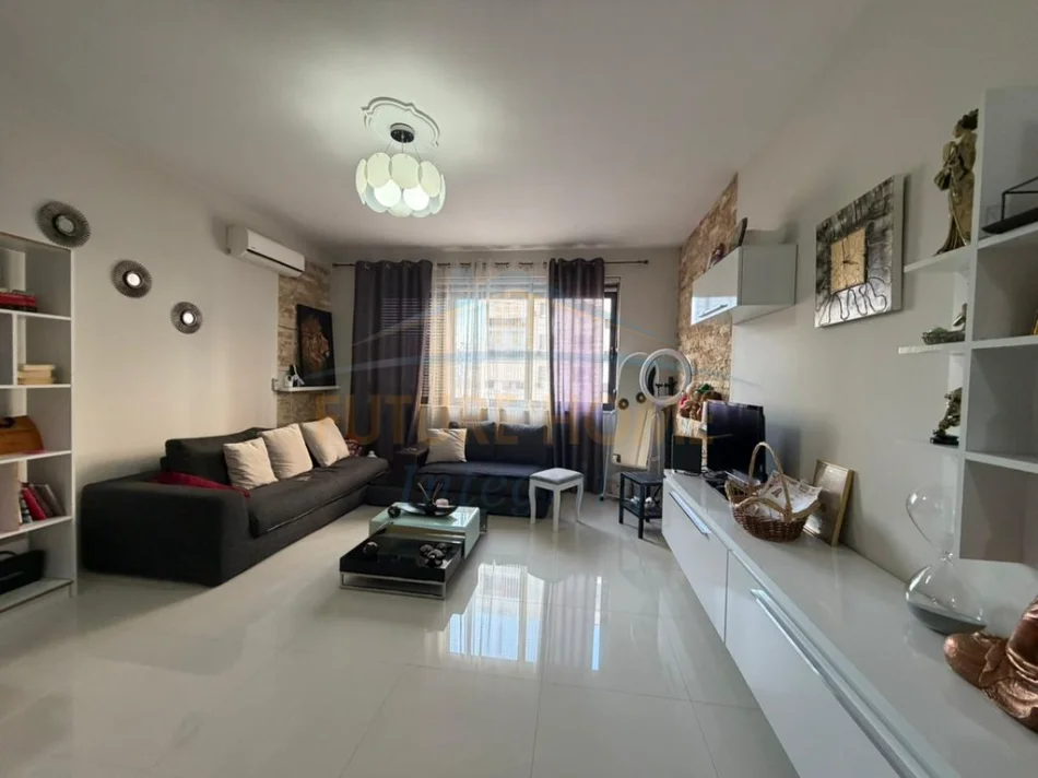 Shitet, Apartament 1+1, Unaza e Re, Tiranë.