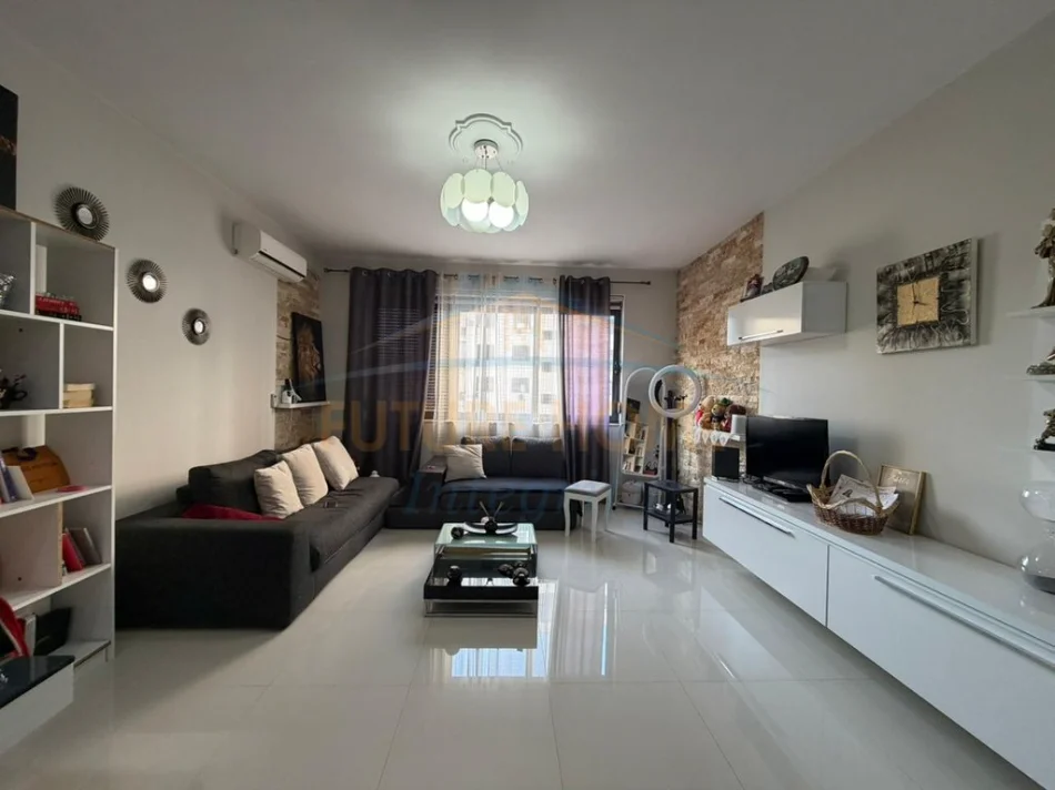 Tirane, shes apartament 1+1 Kati 3, 65 m² 123.000 € (Unaza e Re)