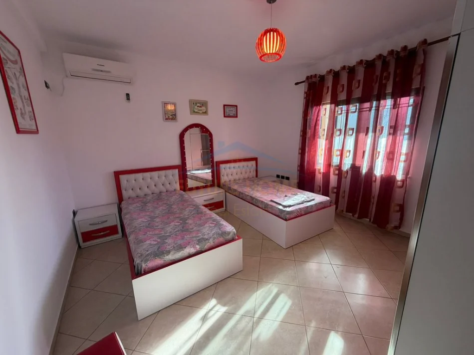 Tirane, jepet me qera shtepi 2+1+Aneks+Ballkon Kati 2, 110 m² 420 € 