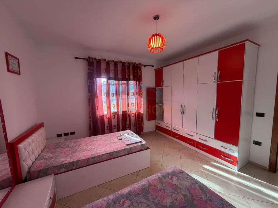 Tirane, jepet me qera shtepi 2+1+Aneks+Ballkon Kati 2, 110 m² 420 € 