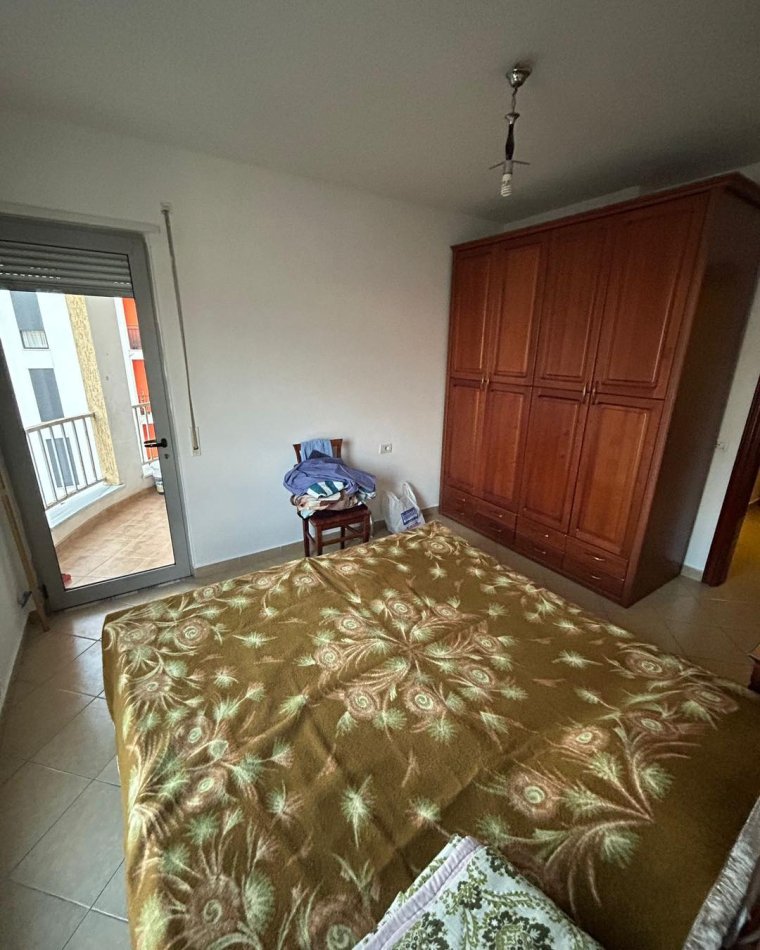 Tirane, jepet me qera apartament 2+1+Ballkon Kati 4, 106 m² 450 €
