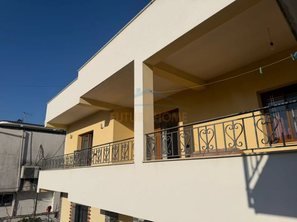 Tirane, jepet me qera shtepi 2+1+Aneks+Ballkon Kati 2, 110 m² 420 € 