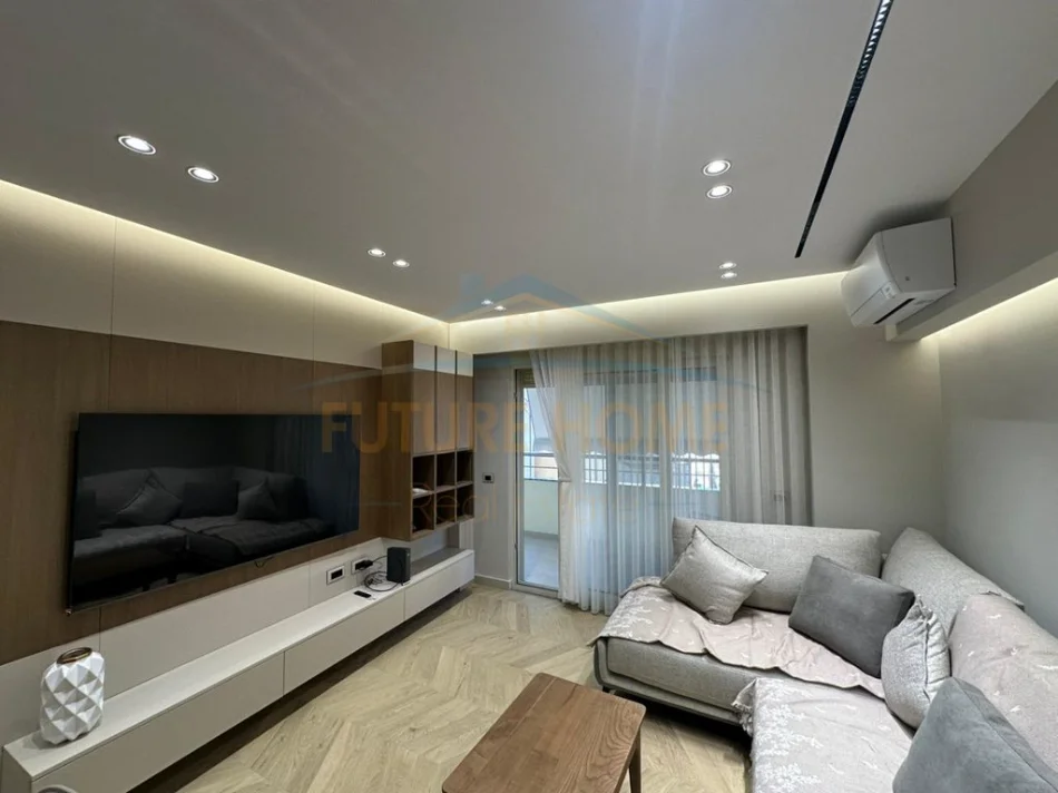 Tirane, jepet me qera apartament 1+1+Ballkon Kati 4, 65 m² 850 € (Myslym Shyr)