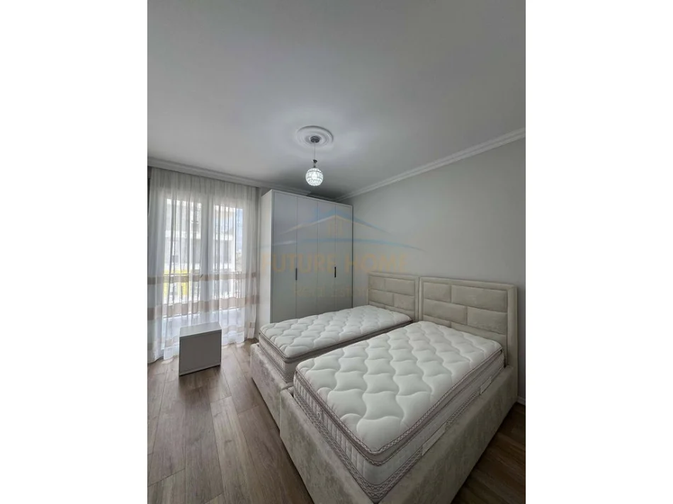 Tirane, jepet me qera apartament 2+1+Ballkon Kati 4, 109 m² 500 € (QTU)