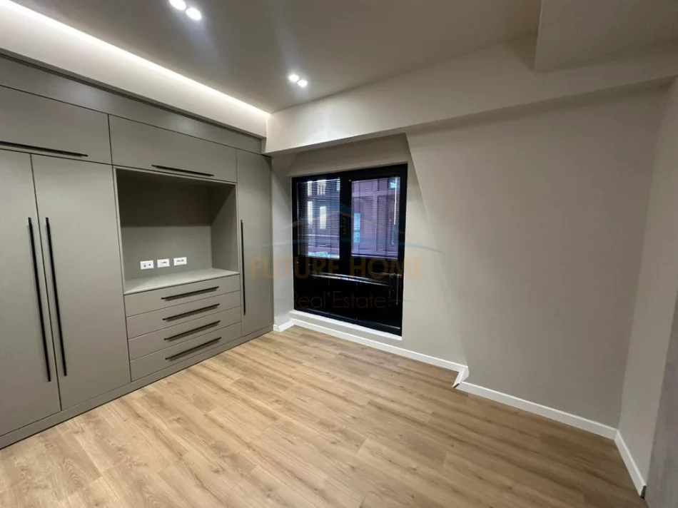 Shitet apartament 2+1, Garden Building, Rruga Kavajes.