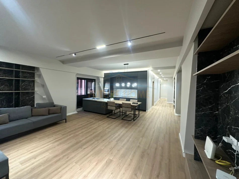 Shitet apartament 2+1, Garden Building, Rruga Kavajes.