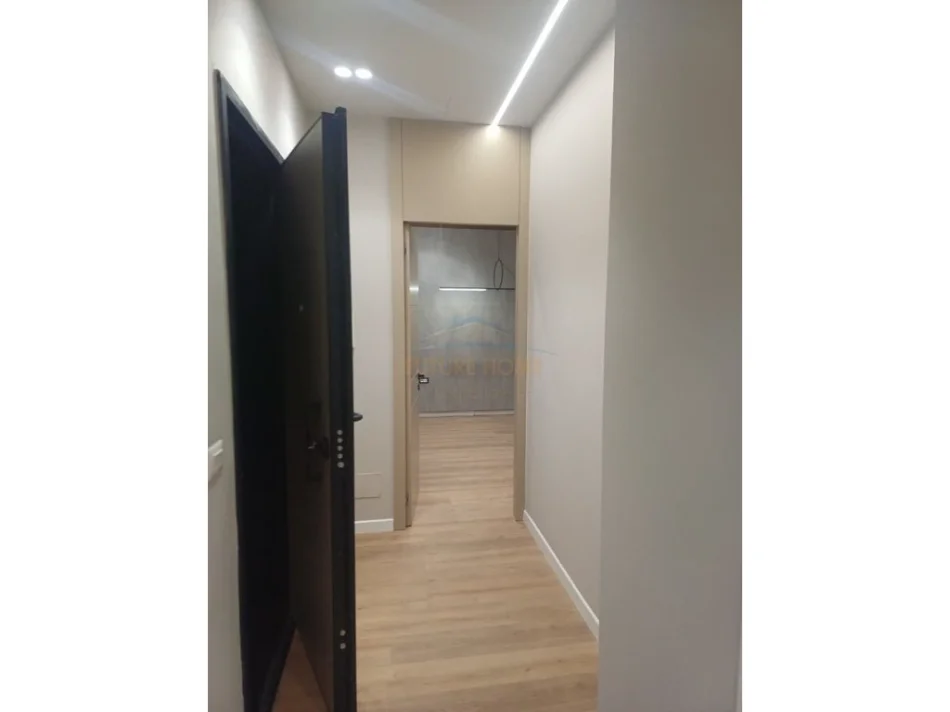 Shitet apartament 2+1, Garden Building, Rruga Kavajes.