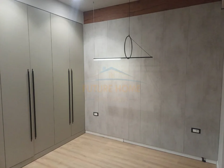 Shitet apartament 2+1, Garden Building, Rruga Kavajes.