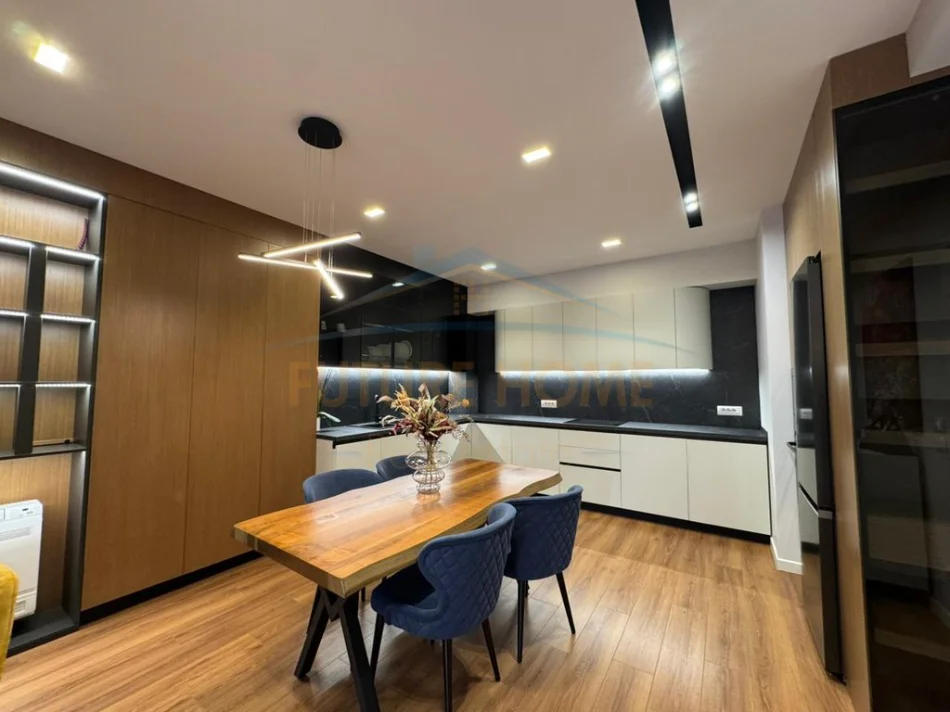 jap me qera apartament 2+1+Ballkon Kati 7, 120 m² 2.000 € (BLLOKU)