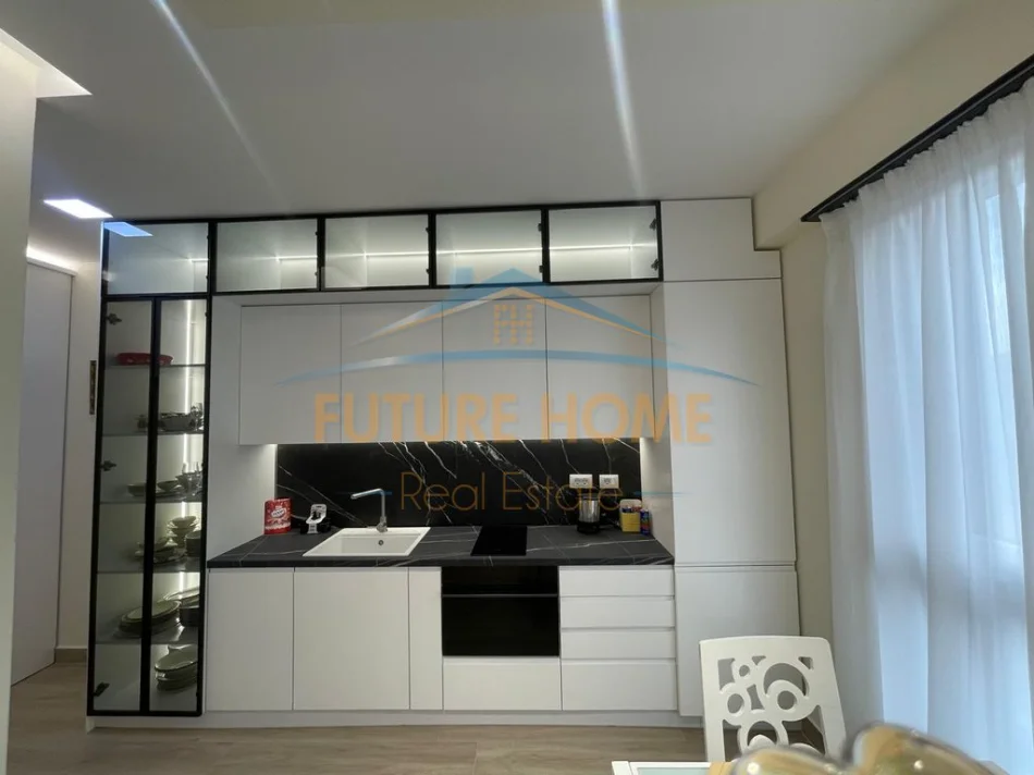 Tirane, jepet me qera apartament 1+1 Kati 3, 69 m² 730 € (21 Dhjetori)