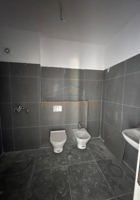 Tirane, shitet apartament 2+1 Kati 8, 101 m² 246.000 € (rruga sadik petrela)