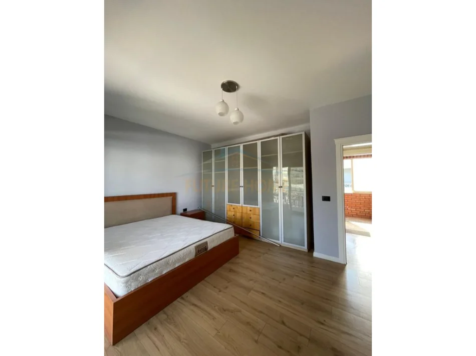 Tirane, jepet me qera apartament 2+1+Ballkon Kati 2, 110 m² 650 € (sauk)