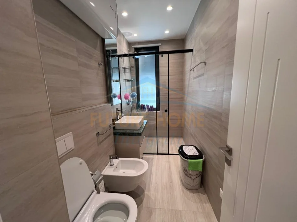 Shitet, Apartament 2+1+2, Rezidenca Erli, Tiranë.