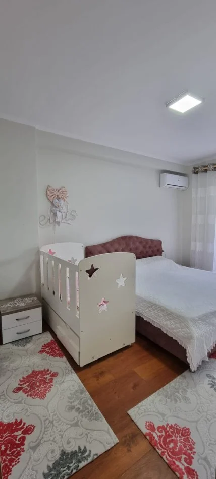 Tirane, jepet me qera apartament 2+1+Ballkon Kati 3, 90 m² 600 € (Kopeshti Botanik , te xhamia)