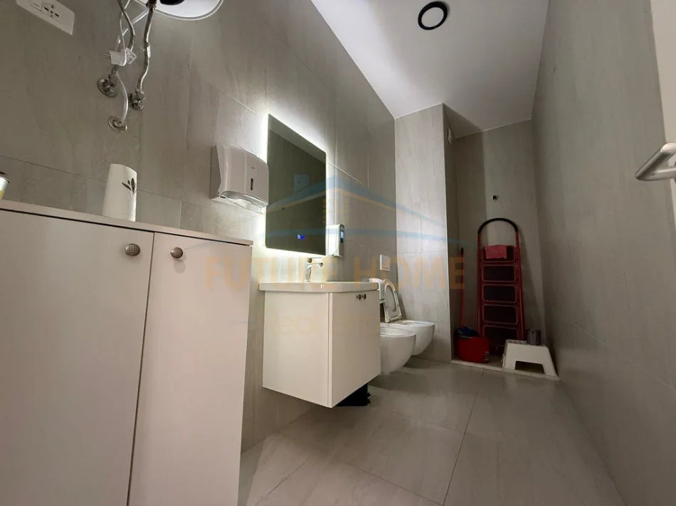 Tirane, shitet zyre Kati 0, 257 m² 465.000 € (Mangalem)