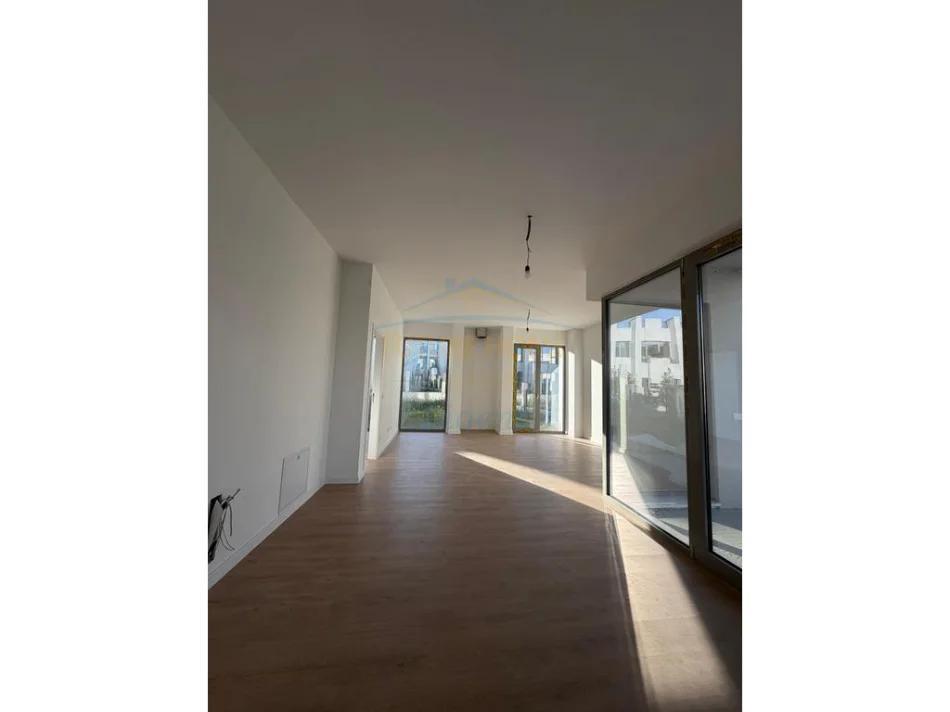 Tirane, jepet me qera apartament 2 Katshe , 286 m² 2.500 € (Liqeni i thate)