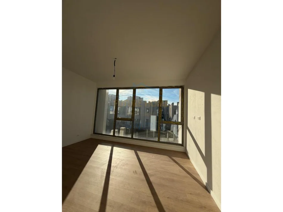Tirane, jepet me qera apartament 2 Katshe , 286 m² 2.500 € (Liqeni i thate)