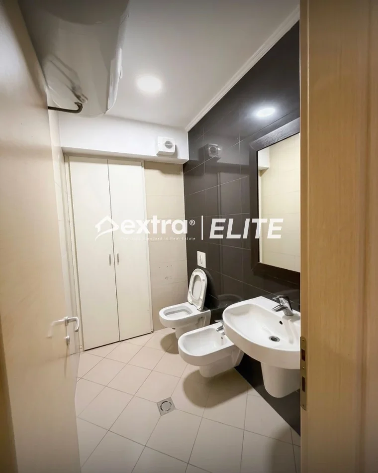 Tirane, jepet me qera ambjent biznesi Kati 4, 187 m² 2.500 € (Hilton Garden Inn)