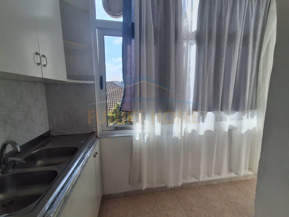 Tirane, jepet me qera apartament 1+1 Kati 3, 60 m² 313 € (Ali Demi)