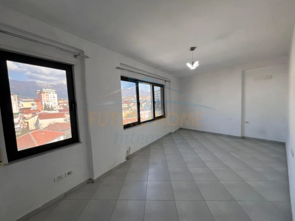 Tirane, shitet apartament 2+1 Kati 4, 106 m² 208.000 € (Ish Tregu Elektrik)