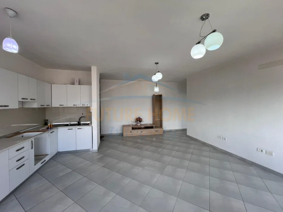 Tirane, shitet apartament 2+1 Kati 4, 106 m² 208.000 € (Ish Tregu Elektrik)