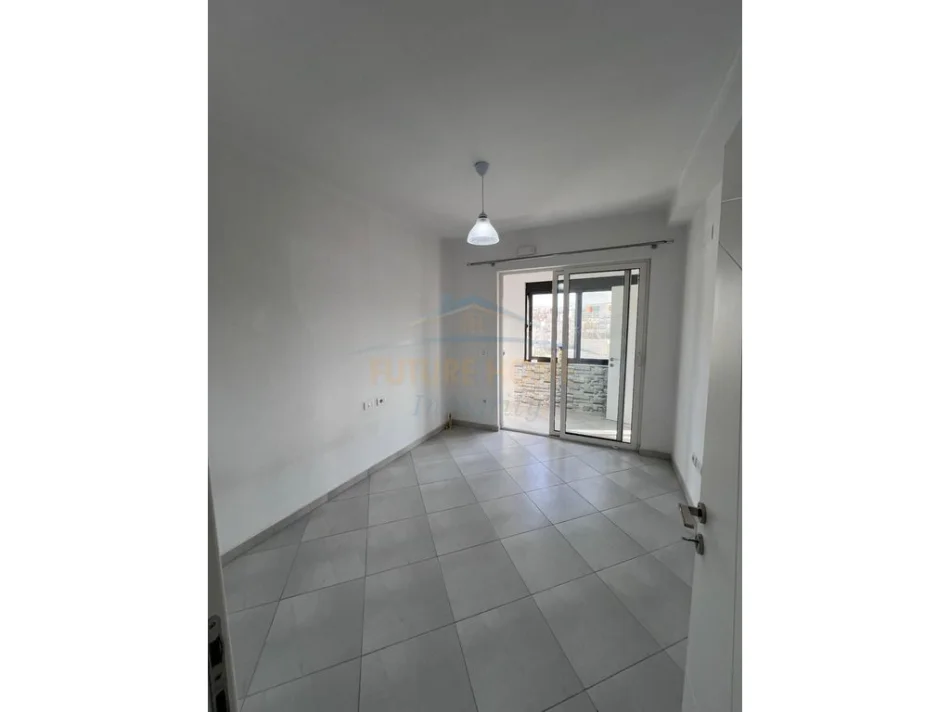 Tirane, shitet apartament 2+1 Kati 4, 106 m² 208.000 € (Ish Tregu Elektrik)