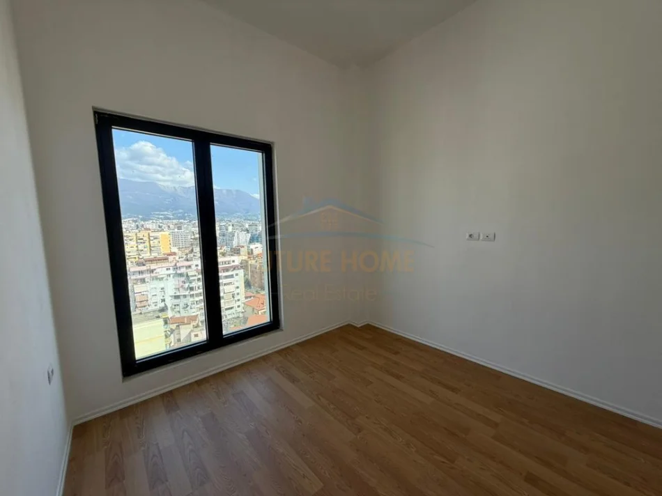 Tirane, shitet apartament 3+1+Ballkon Kati 13, 133 m² 380.000 € (Rruga e Barrikadave)