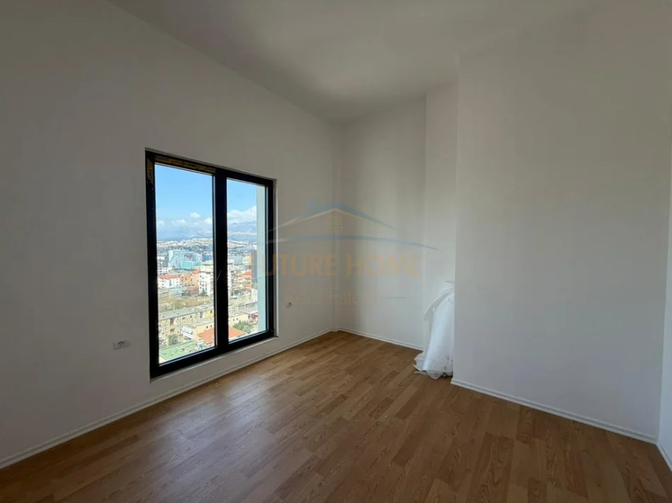 Tirane, shitet apartament 3+1+Ballkon Kati 13, 133 m² 380.000 € (Rruga e Barrikadave)