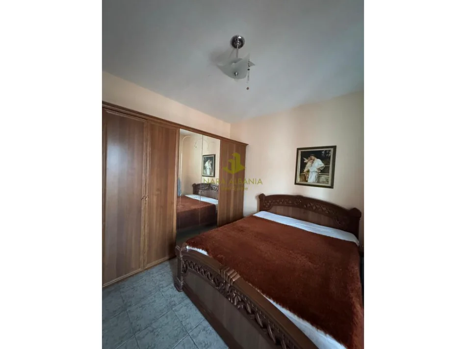 Tirane, jepet me qera apartament 2+1 , 