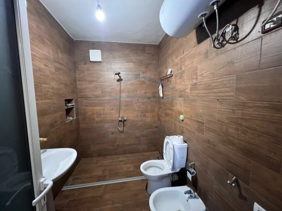 Tirane, shitet apartament 2+1+2,  Kati 4, 106 m² 208.000 € (Ish Tregu Elektrik)