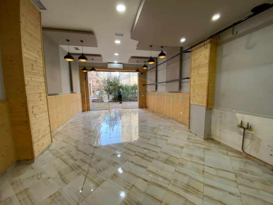Tirane, shitet ambjent biznesi Kati 0, 64 m² 115.400 € (Yzberisht)