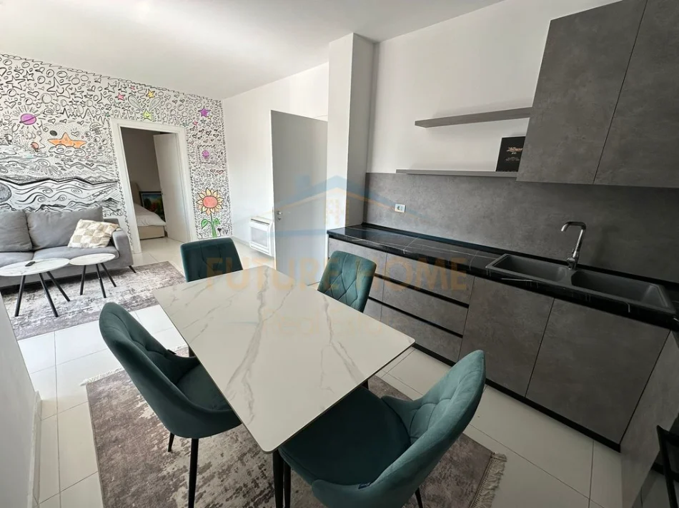 Tirane, jepet me qera apartament 2+1 Kati 6, 130 m² 1.500 € (Blloku)
