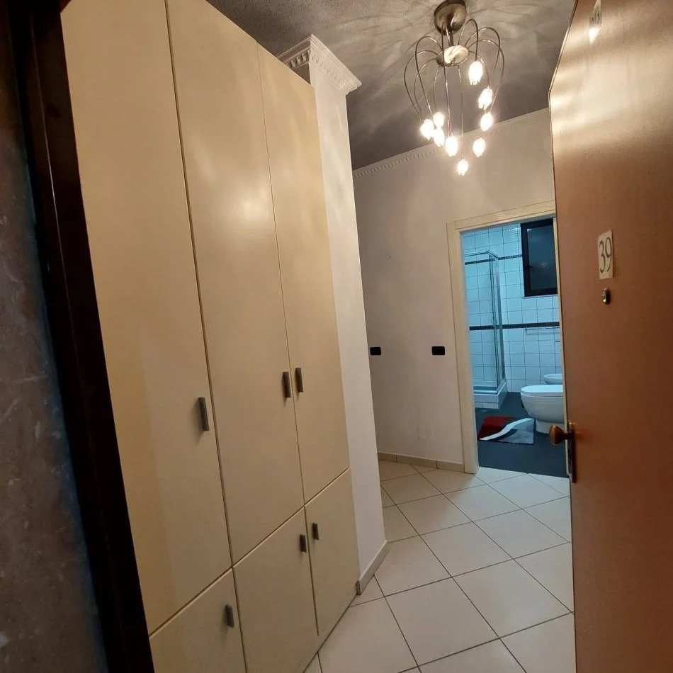 Shqiperi, jepet me qera apartament 2+1+Ballkon Kati 8, 72 m² 600 € (Rruga panorama)
