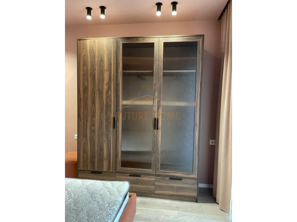 Tirane, jepet me qera apartament 1+1 Kati 5, 62 m² 800 € 