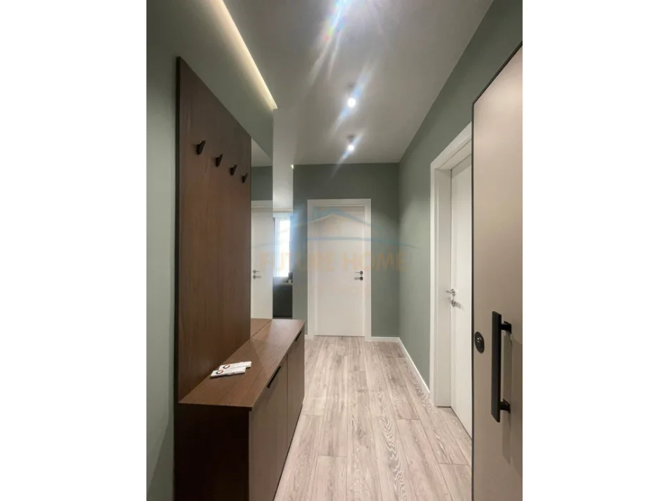 Tirane, jepet me qera apartament 1+1+Ballkon Kati 5, 75 m² 800 € (Mine Peza, Rezidenca Golden Tower)