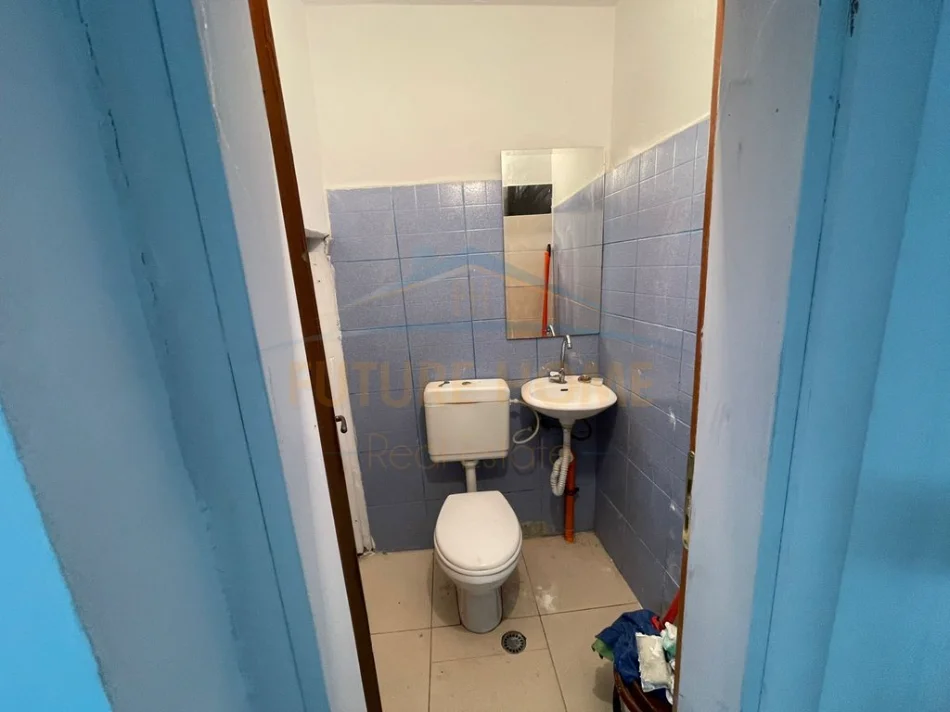 Tirane, jepet me qera ambjent biznesi Kati 0, 50 m² 520 € (Rruga Fortuzi)