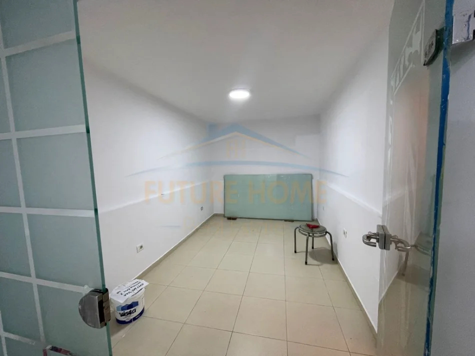 Tirane, jepet me qera ambjent biznesi Kati 0, 50 m² 520 € (rruga fortuzi)