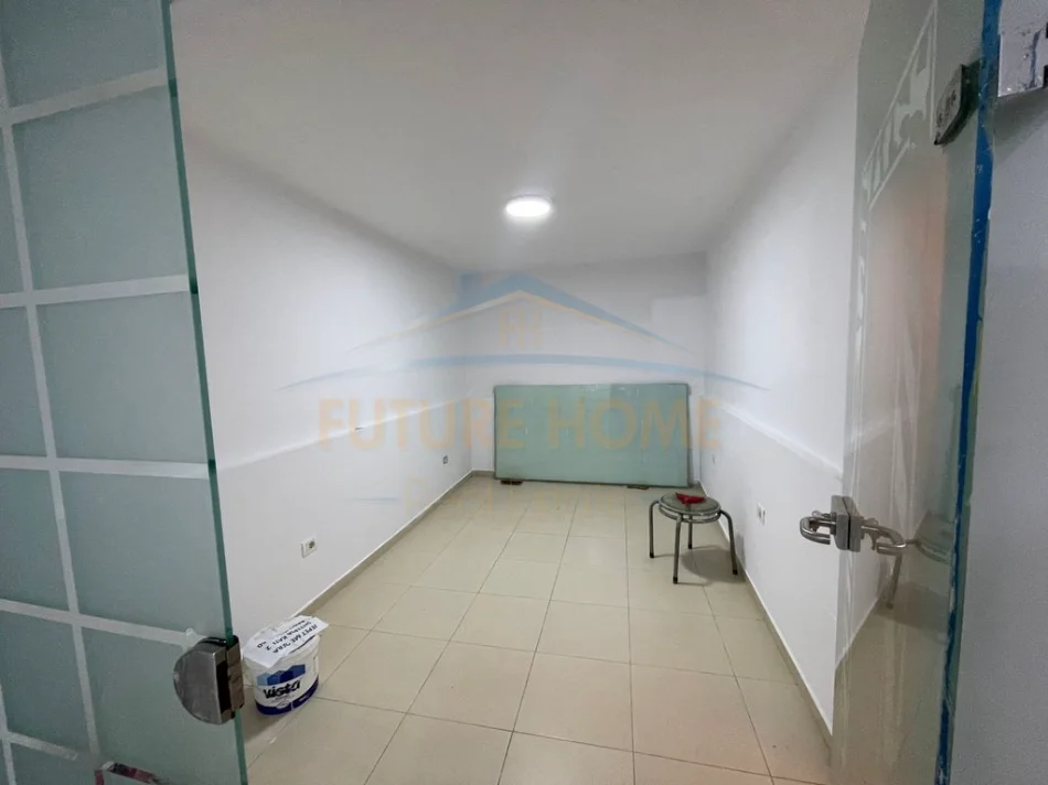 Tirane, jepet me qera ambjent biznesi Kati 0, 50 m² 520 € (Rruga Fortuzi)