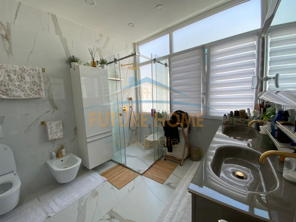 Tirane, shitet apartament 3+1+3+Ballkon Kati 5, 203 m² 650.000 € (Liqeni i Thate)