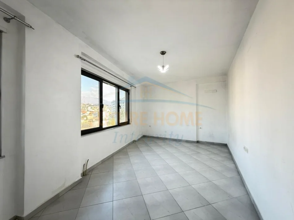 Tirane, shitet apartament 2+1+2,  Kati 4, 106 m² 208.000 € (Ish Tregu Elektrik)