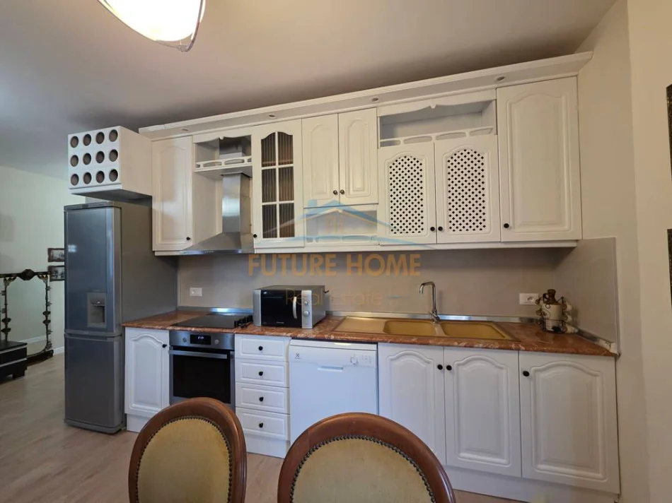 Tirane, jepet me qera apartament 1+1 Kati 6, 65 m² 750 € (Rruga Faik Konica prane Lion Park 1.)