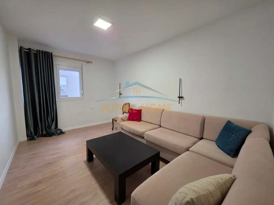 Tirane, jepet me qera apartament 1+1 Kati 6, 65 m² 750 € (Rruga Faik Konica prane Lion Park 1.)