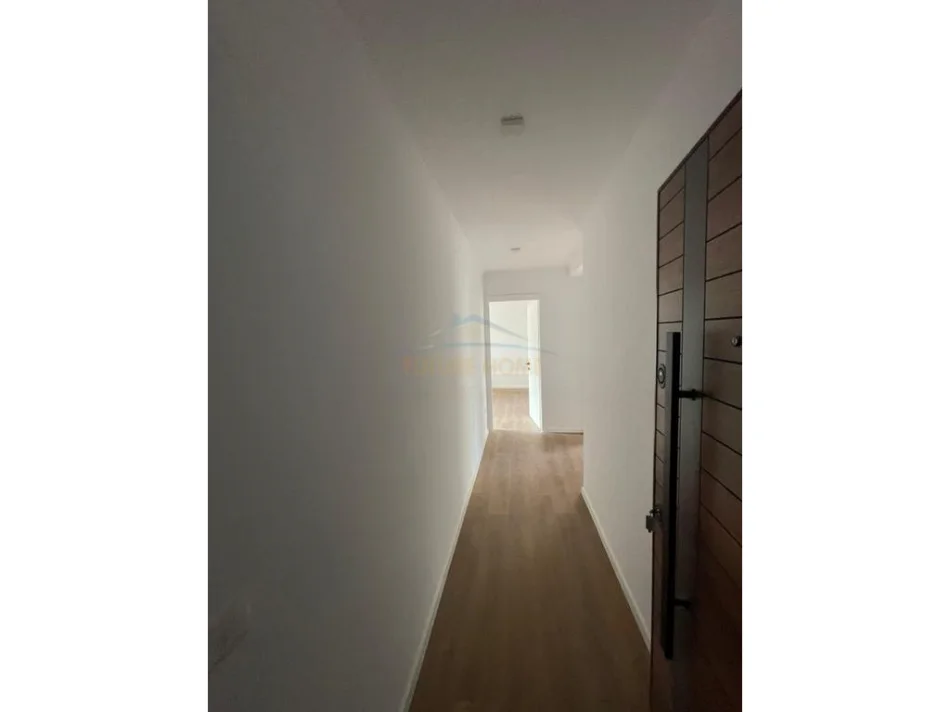 Tirane, shitet apartament 1+1 Kati 3, 50 m² 120.000 € (Tregu Elektrik)