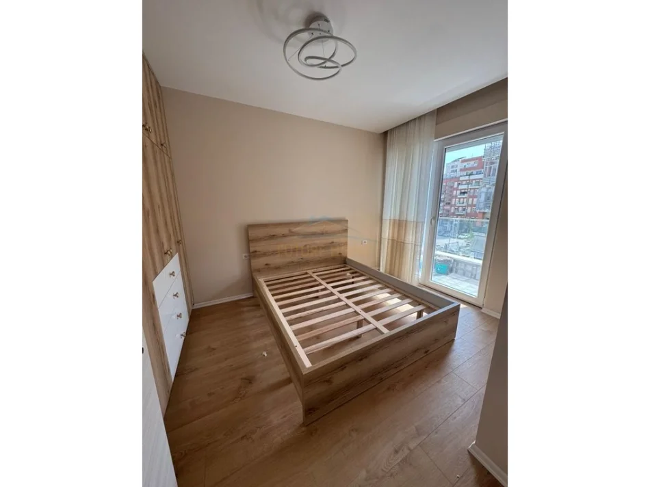 Tirane, jepet me qera apartament 1+1 Kati 3, 63 m² 700 €