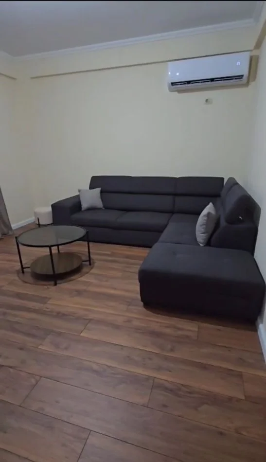 Tirane, jepet me qera apartament 2+1+Ballkon Kati 4, 86 m² 600 € 